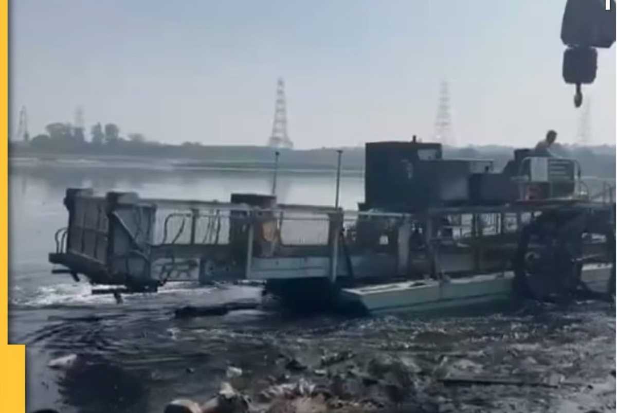 दिल्ली में यमुना की सफाई शुरू, कचरा हटाने के लिए नदी में उतरीं मशीनें